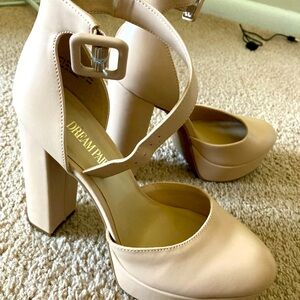 Size 7.5 Dream Pairs unworn out of box